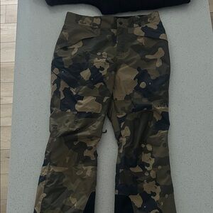 Mountain Hardwear Men's Camo Cargo Pants - Green and Brown